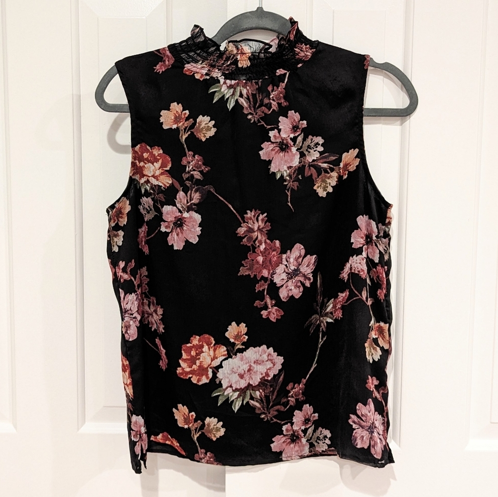 Vince Camuto Garden Fleur Ruffle Neck Blouse, Size Petite XS- Black/ Pink - Picture 2 of 9